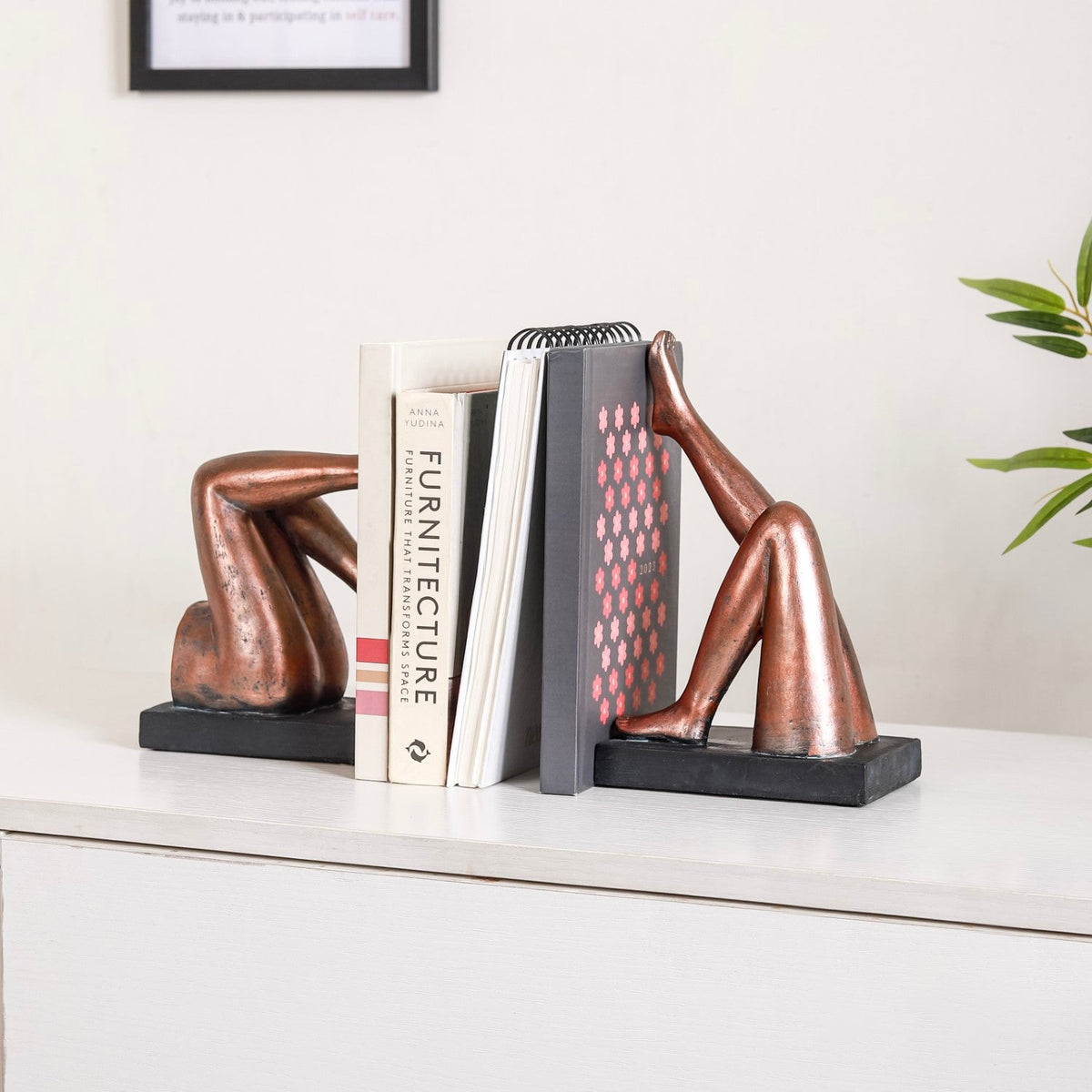 Pop Culture Retro Upturned Legs Bookends